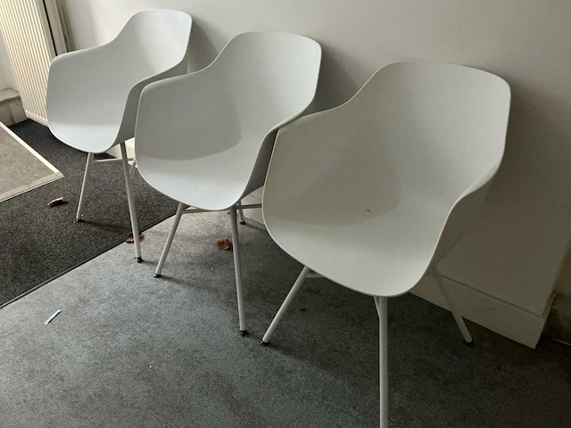 Partij stoelen / fauteuilles / kapstokken, lampen, deco - afbeelding 18 van  23