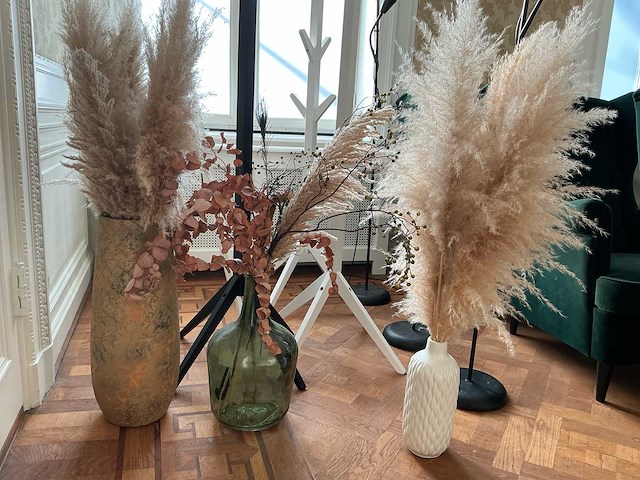 Partij stoelen / fauteuilles / kapstokken, lampen, deco - afbeelding 10 van  23