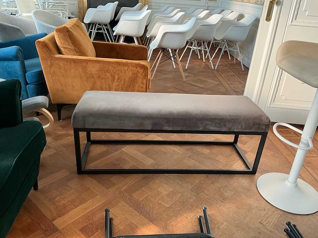 Partij stoelen / fauteuilles / kapstokken, lampen, deco - afbeelding 23 van  23