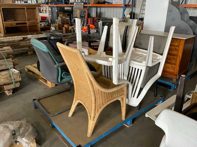 Partij stoelen - afbeelding 1 van  7