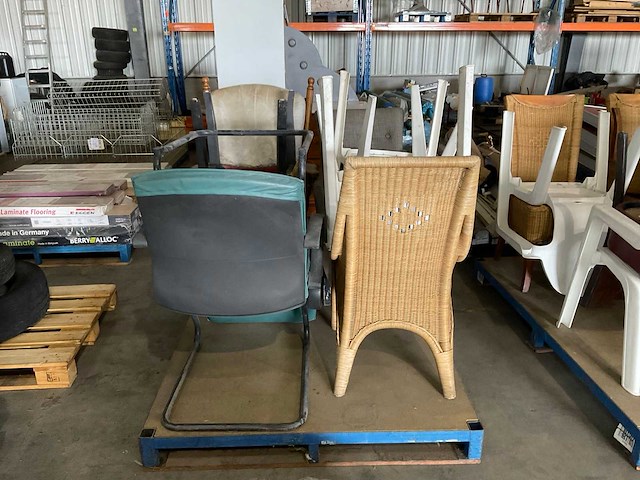 Partij stoelen - afbeelding 2 van  7