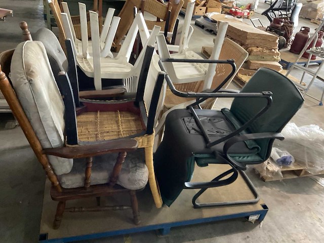 Partij stoelen - afbeelding 3 van  7