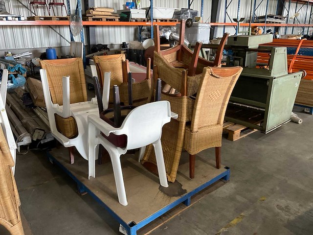 Partij stoelen - afbeelding 1 van  6