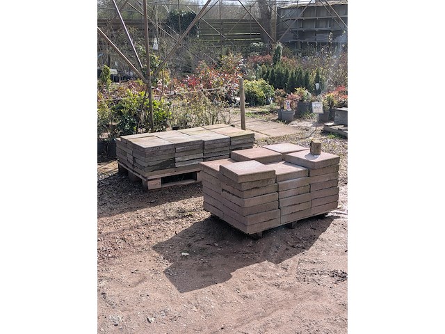 Partij stoep-/tuintegels - afbeelding 1 van  9