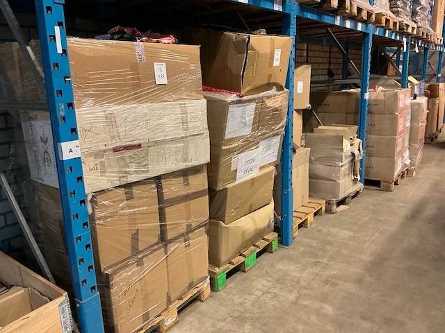 Partij stoffen - afbeelding 1 van  6