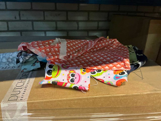 Partij stoffen - afbeelding 3 van  6