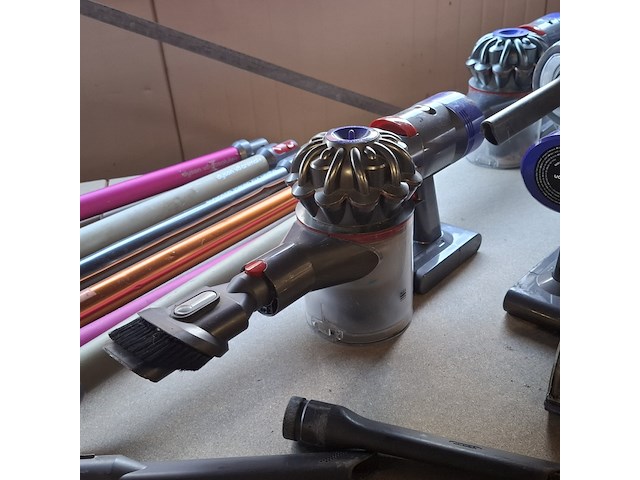 Partij stofzuigers, dyson - afbeelding 2 van  18