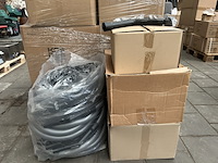 Partij stofzuigerslangen en stofzuigerzakken - afbeelding 1 van  5