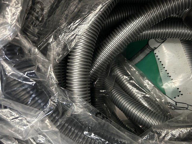 Partij stofzuigerslangen en stofzuigerzakken - afbeelding 3 van  5
