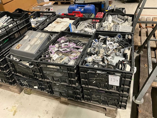 Partij stopcontacten - afbeelding 1 van  5