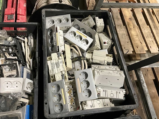 Partij stopcontacten - afbeelding 5 van  5