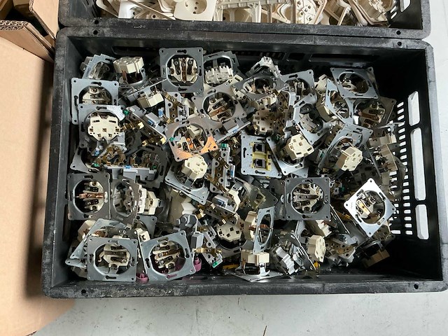 Partij stopcontacten - afbeelding 2 van  5