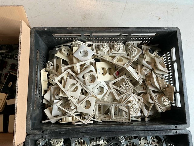 Partij stopcontacten - afbeelding 3 van  5