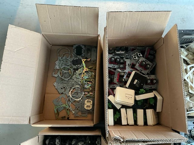 Partij stopcontacten - afbeelding 4 van  5