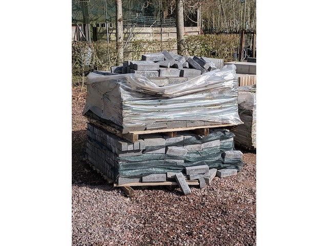 Partij straatstenen ca. 19.6x6.2x4.8 cm - afbeelding 1 van  6