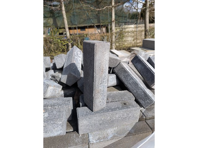 Partij straatstenen ca. 19.6x6.2x4.8 cm - afbeelding 2 van  6