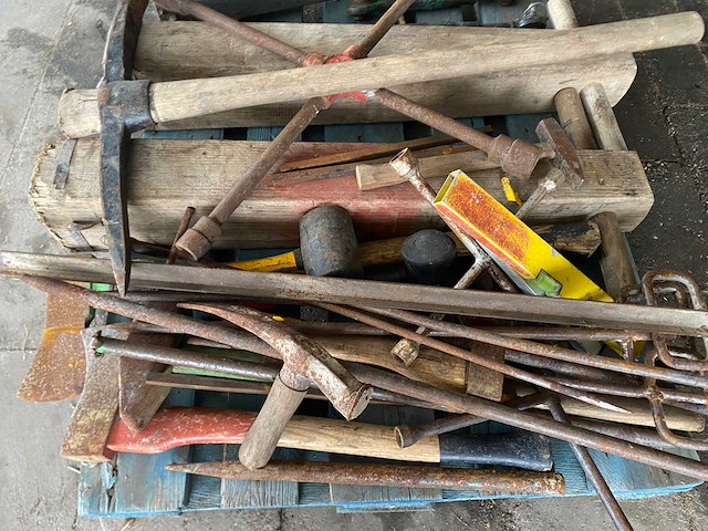 Partij stratenmakersgereedschap - afbeelding 2 van  3