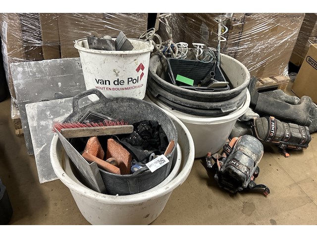 Partij stukadoorsgereedschap - afbeelding 1 van  6