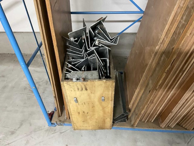 Partij stuwplanken en stuwijzers - afbeelding 6 van  6