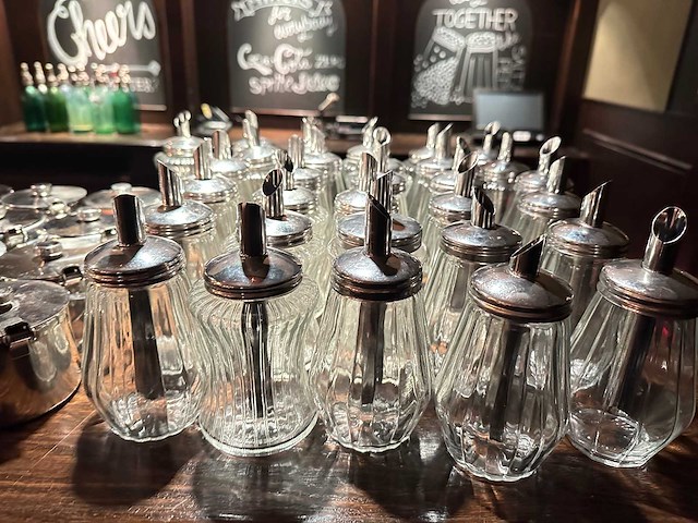 Partij suikerstrooiers en suikerpotten - afbeelding 3 van  3