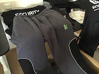 Partij sweaters en joggingbroeken - afbeelding 7 van  7