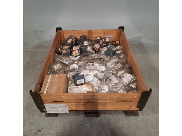 Partij t-kop bouten, o.a. fokker - afbeelding 1 van  7