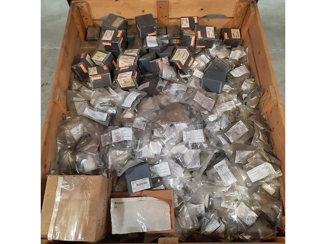 Partij t-kop bouten, o.a. fokker - afbeelding 2 van  7