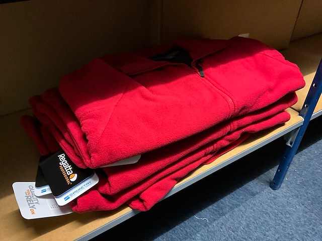 Partij t-shirts, col t-shirt en sweaters, fleece vesten, sweaters en polo sweaters (fleece) - afbeelding 15 van  16