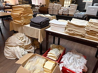 Partij tafel linnengoed en gordijnen - afbeelding 1 van  7