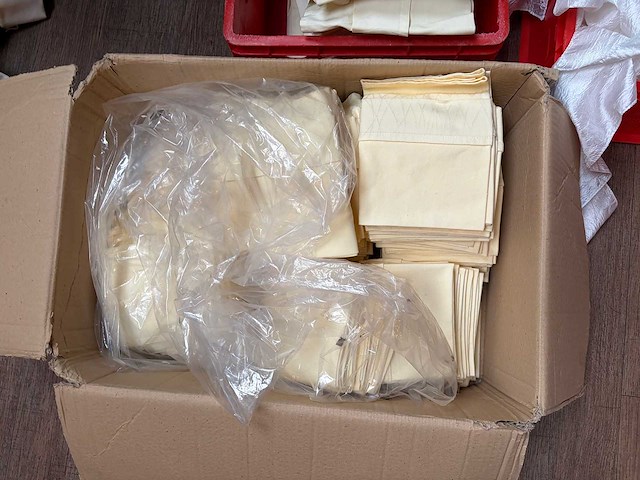 Partij tafel linnengoed en gordijnen - afbeelding 2 van  7