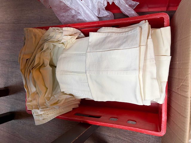 Partij tafel linnengoed en gordijnen - afbeelding 3 van  7