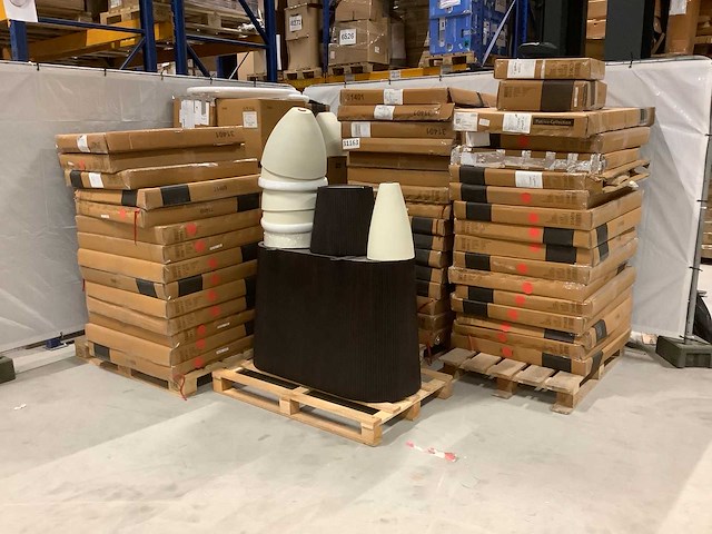 Partij tafelbladen en poten - afbeelding 1 van  11