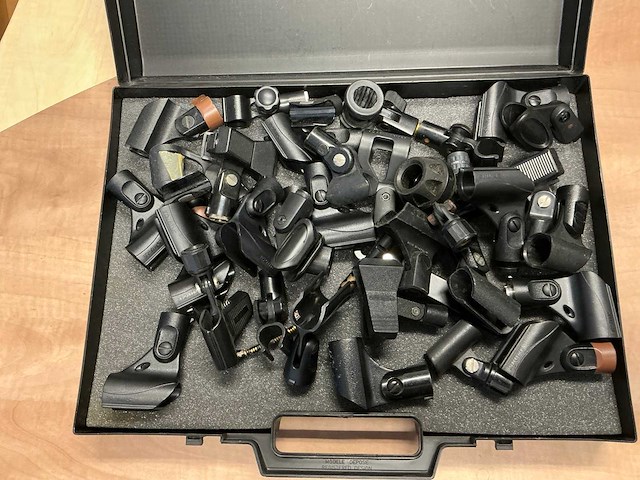 Partij tafelklemmen in koffer - afbeelding 1 van  2