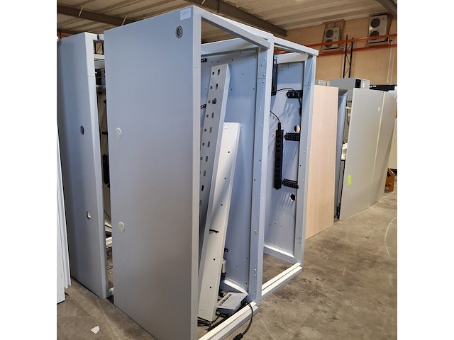 Partij tafels en bureaus - afbeelding 4 van  6