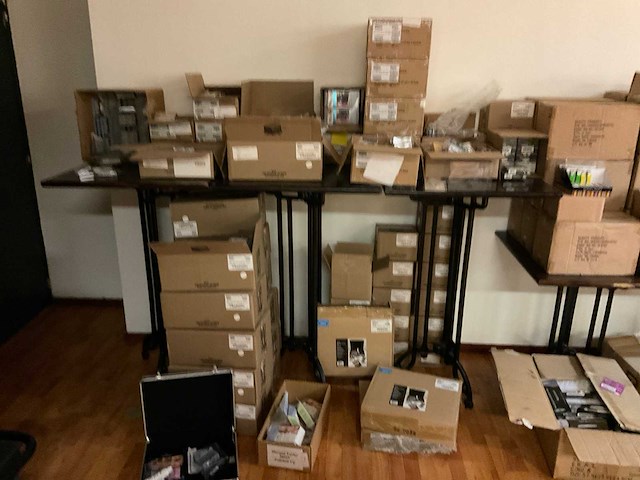 Partij tafels en stoelen - afbeelding 1 van  1