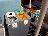 Partij tafels en zitmeubels - afbeelding 3 van  7
