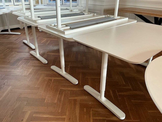 Partij tafels / kasten / bureaus - afbeelding 13 van  14