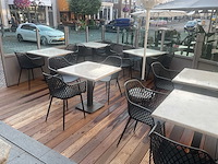 Partij tafels, stoelen en banken - afbeelding 1 van  5
