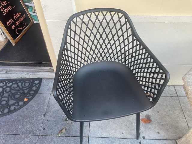 Partij tafels, stoelen en banken - afbeelding 3 van  5