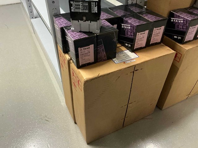 Partij taian ac magnetic contactors cn-25 (49x) - afbeelding 3 van  4