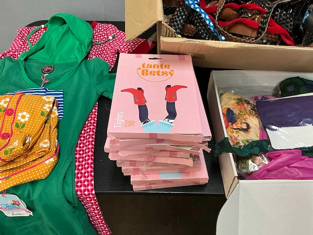 Partij tante betsy kleding en riemen - afbeelding 5 van  9