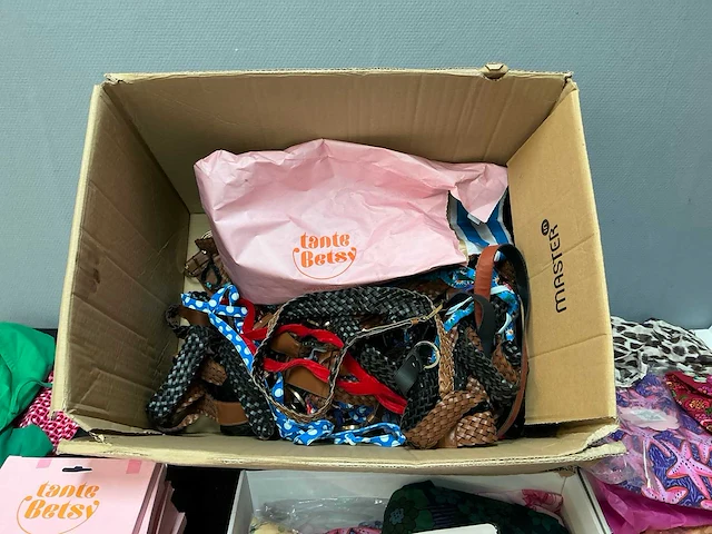 Partij tante betsy kleding en riemen - afbeelding 6 van  9