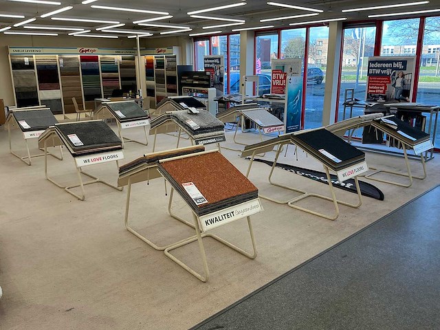 Partij tapijt samples met houder (34x) - afbeelding 1 van  8