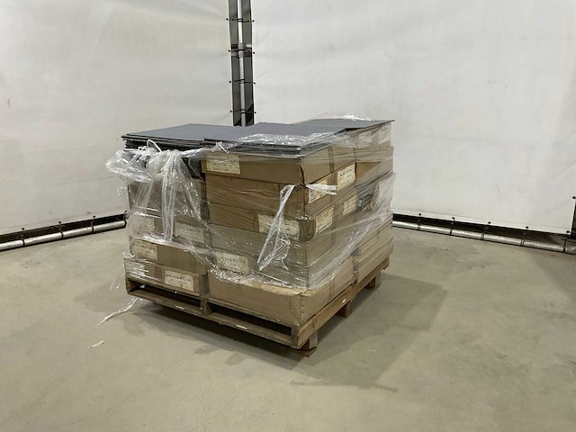 Partij tapijttegels 50x50 cm - afbeelding 1 van  7