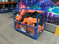 Partij tassen en zeil - afbeelding 1 van  6