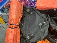 Partij tassen en zeil - afbeelding 4 van  6