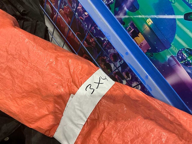 Partij tassen en zeil - afbeelding 6 van  6