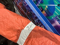 Partij tassen en zeil - afbeelding 6 van  6