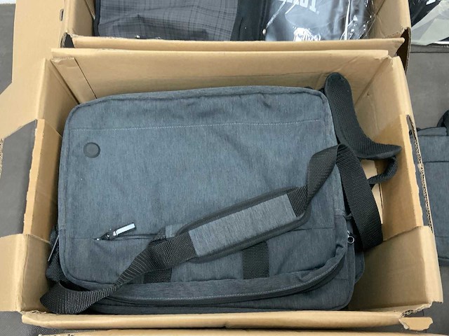 Partij tassen - afbeelding 3 van  12