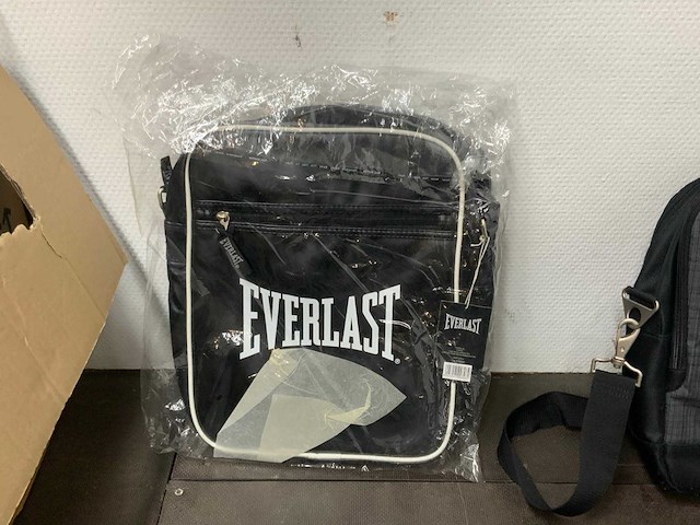 Partij tassen - afbeelding 5 van  12